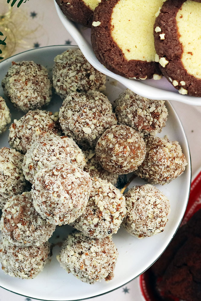 Schnelle Weihnachtsplätzchen Schoko-Nuss-Kugeln